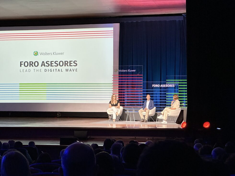 mesa redonda foro asesores de Wolters Kluwer sobre modelos de crecimiento de negocio. Mesa moderada por la periodista Samanta Villar.